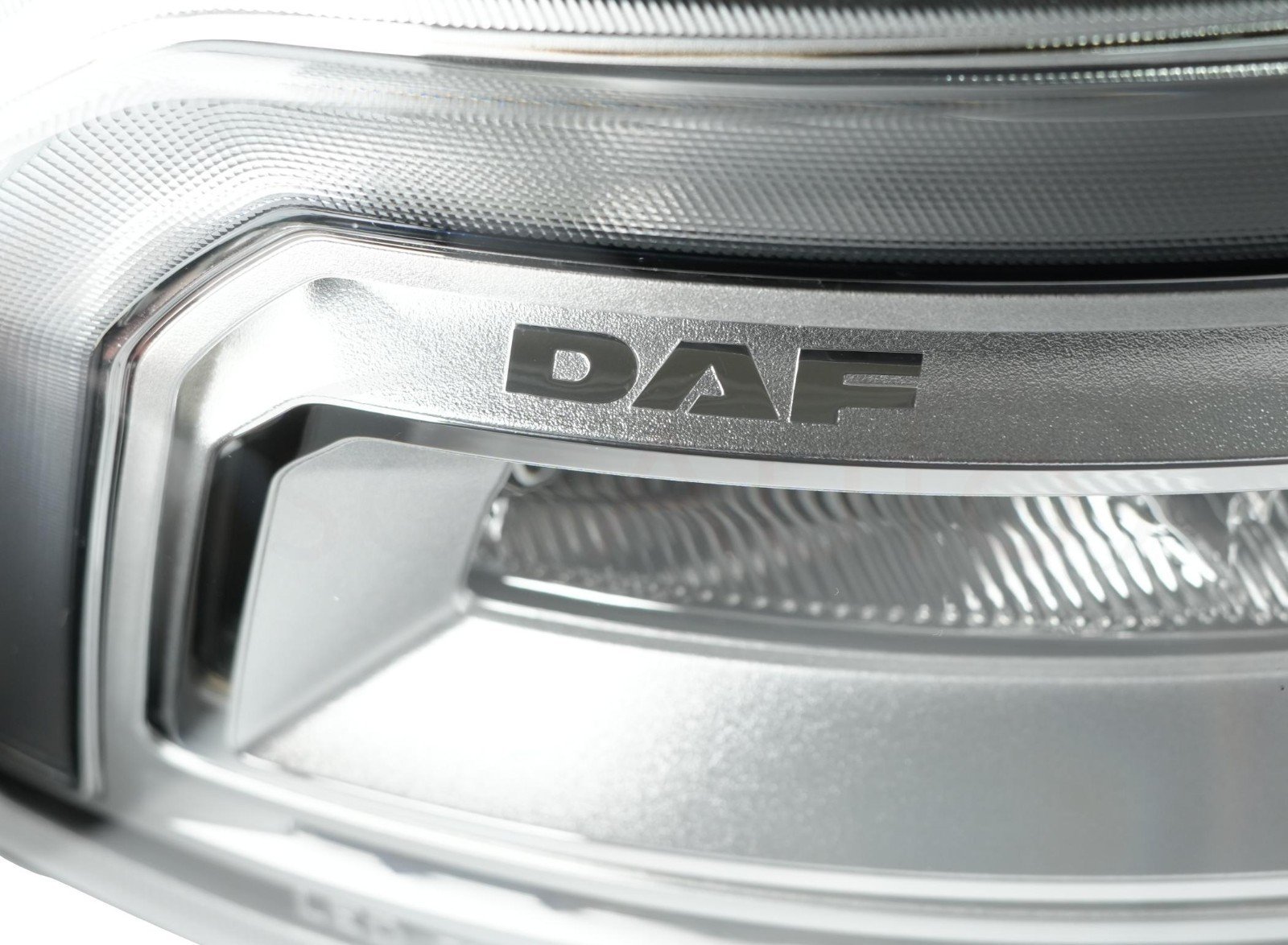 DAF LED Headlight Right RHS RHD Genuine Valeo 2425991 - Image 2