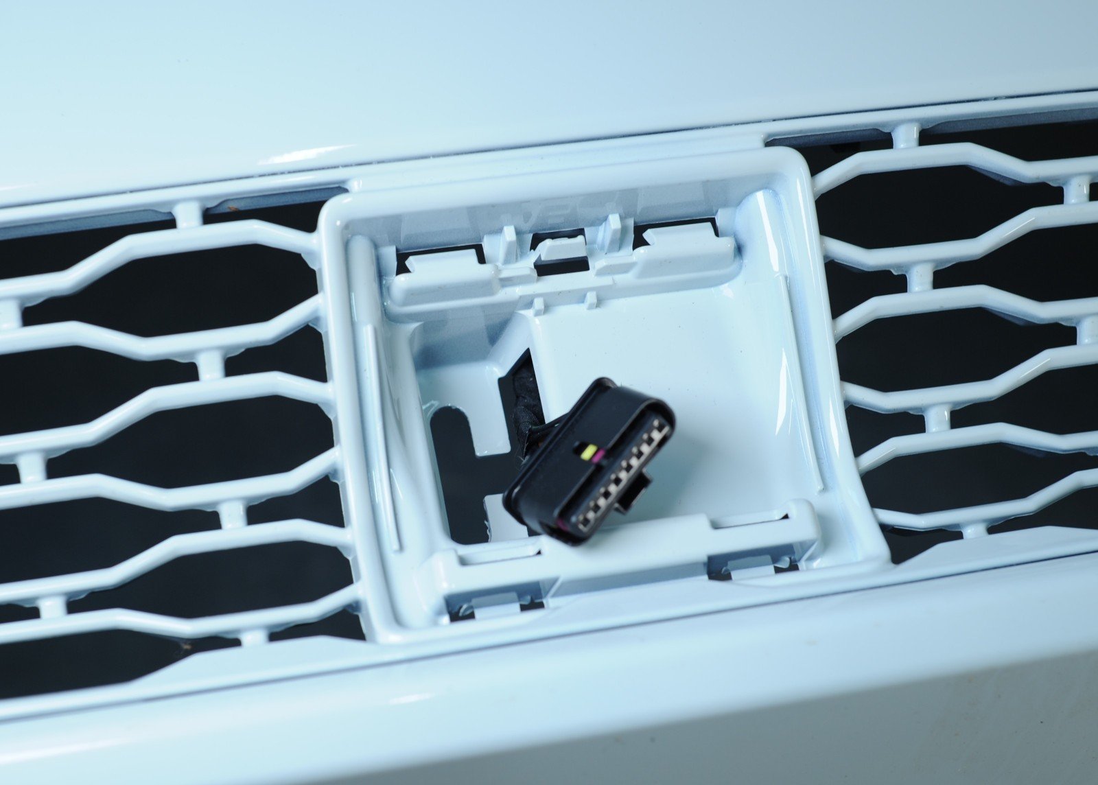 New Genuine VW T7 MULTIVAN Front Bumper 2022-2025 Candy White - Image 5