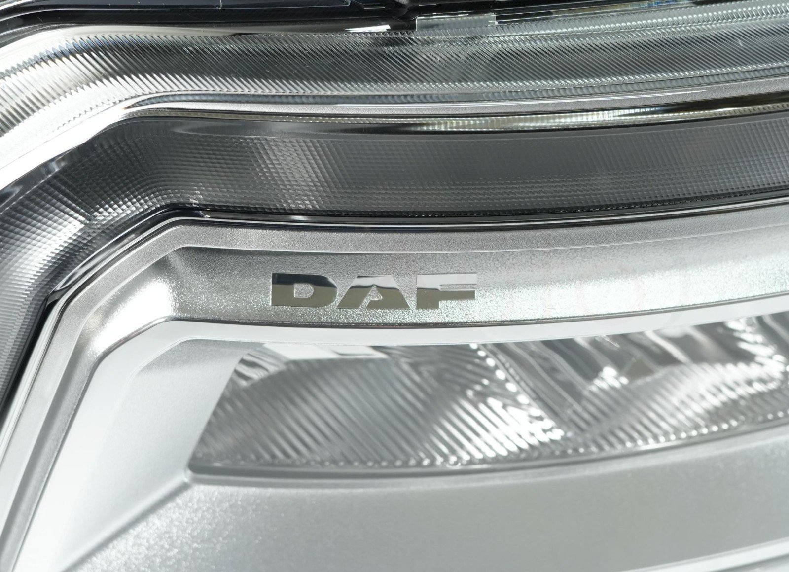 DAF LED Headlight Right RHS RHD Genuine Valeo 2425987 - Image 5